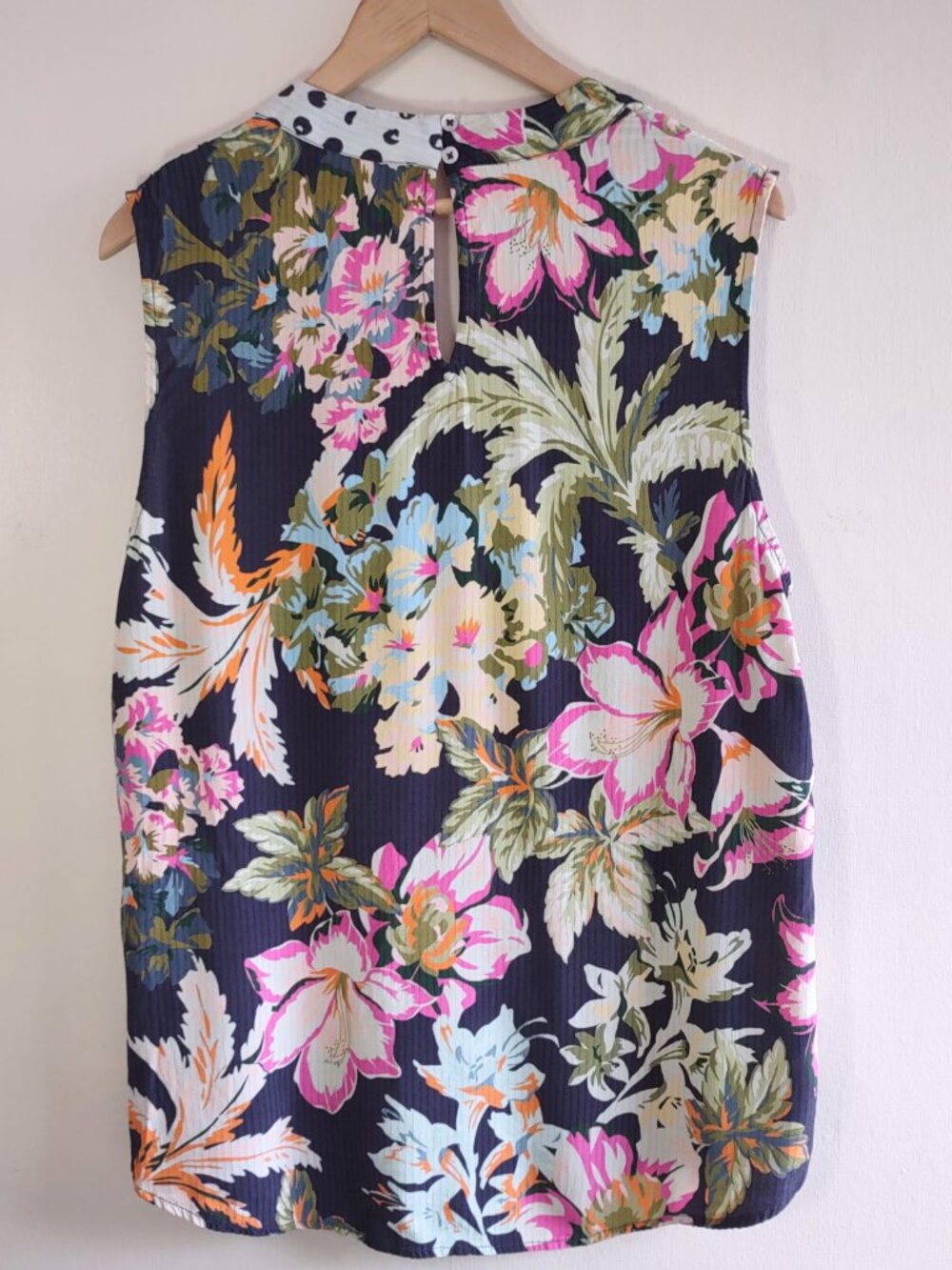 Soft Surroundings Mixed Floral & Polka Dot Top Sz Large Lightweight Sleeveless - Picture 3 of 7